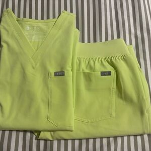 Figs Medium Neon Green Scrub Set